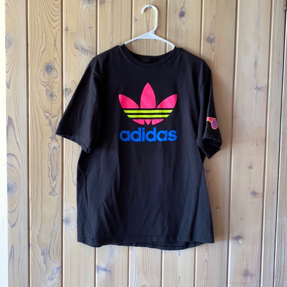 Adidas• Black w Neon Logo• Size L